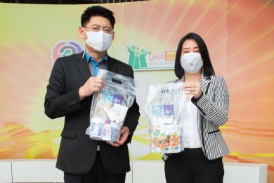กรุงไทย–แอกซ่า ประกันชีวิต มอบถุงยังชีพให้กับรายการเรื่องเล่าเช้านี้