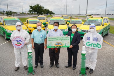 แกร็บ มอบชุด PPE และถังออกซิเจน สนับสนุนแท็กซี่ที่ให้บริการรับส่งผู้ป่วยโควิด-19