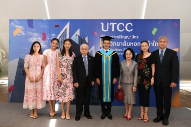 “สาระ ล่ำซำ” รับปริญญา “ดุษฎีบัณฑิตกิตติมศักดิ์” สาขาวิชาการเงิน จากมหาวิทยาลัยหอการค้าไทย