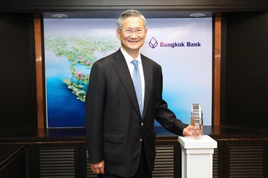 ชาติศิริ โสภณพนิช ธนาคารกรุงเทพ คว้า 2 รางวัลใหญ่จากดิ เอเชี่ยน แบงก์เกอร์