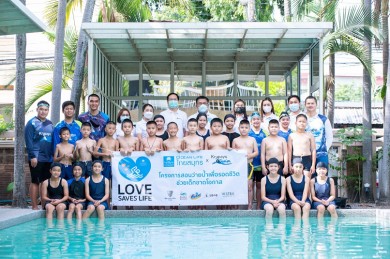 OCEAN LIFE ไทยสมุทร ส่งพลังความรัก ใน “โครงการ LOVE SAVES LIFE สอนว่ายน้ำเพื่อรอดชีวิต”