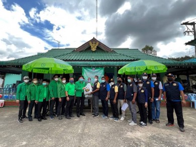 ธ.ก.ส. มอบถุงยังชีพให้เกษตรกรผู้ประสบอุทกภัย จังหวัดระยอง