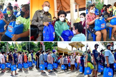 TOA ร่วมกับตำรวจภูธรภาค 1 ลงพื้นที่มอบถุงยังชีพ ช่วยน้ำท่วม จ.อ่างทอง