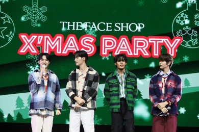 ต้อนรับเทศกาลคริสต์มาสแบบอบอุ่นกับ 4 หนุ่ม “ซี-นุนิว-เน็ต-เจมส์” ในงาน THE FACE SHOP X’MAS PARTY