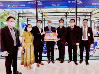 รัฐมนตรีช่วยว่าการกระทรวงพาณิชย์ ให้เกียรติชมบูธ Sixtein ในงาน FTA Fair