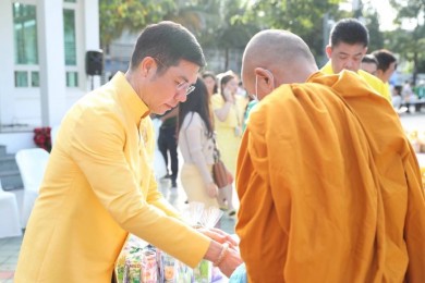 ธ.ก.ส. ร่วมทำบุญตักบาตรเนื่องในวันคล้ายวันพระบรมราชสมภพ พระบาทสมเด็จพระบรมชนกาธิเบศร มหาภูมิพลอดุลยเดชมหาราช บรมนาถบพิตร