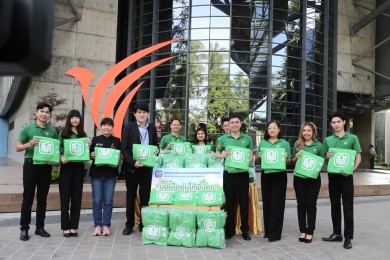 ธ.ก.ส. ร่วมมอบผ้าห่มคลายหนาวในกิจกรรมมอบไออุ่นให้พี่น้อง ปี 2566