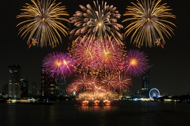 บุฟเฟ่ต์ดินเนอร์ ชมพลุตระการตาฉลองปีใหม่ ที่อนันตรา ริเวอร์ไซด์ รีสอร์ท กรุงเทพฯ