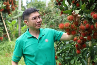 ผู้จัดการ ธ.ก.ส. เยี่ยมชมงานลูกค้า จังหวัดจันทบุรี