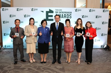 SME D Bank แสดงความยินดีลูกค้ารับรางวัลสุดยอดผู้ประกอบการธุรกิจแห่งปี