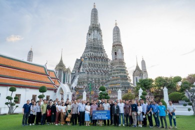 ไทยกรุ๊ป โฮลดิ้งส์ สร้างการตระหนักรู้ทีมงานเชื่อมโยงตราสัญลักษณ์กับพระปรางค์วัดอรุณ
