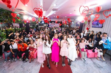 ห้างกรุงทองพลาซา สร้างปรากฏการณ์รักในงาน ‘Ultimate Love’ พร้อม 2 คู่จิ้นสุดฮอตและโปรโมชั่นสุดพิเศษ กระตุ้นตลาดแฟชั่นไทยปี 2025