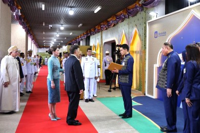 วิริยะประกันภัย ร่วมเฝ้า ฯ รับเสด็จในหลวงและพระราชินี ทอดพระเนตรโครงการวิริยะตะกาฟุล ณ งานเมาลิดกลางแห่งประเทศไทย