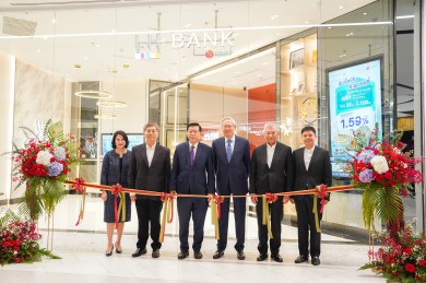 LH Bank เปิดให้บริการ “สาขาวัน แบงค็อก” แลนด์มาร์กใหม่ใจกลางกรุงเทพ
