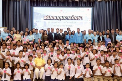มูลนิธิชมรมชาวปากพนัง มอบทุนการศึกษาประจำปี 2568 ให้นักเรียนในพื้นที่ อ.ปากพนัง จ.นครศรีธรรมราช