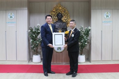 “แพทยสภา” รับมอบใบรับรองมาตรฐานระบบบริหารจัดการคุณภาพ ISO 9001:2015