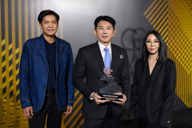 เซ็นทรัลพัฒนา” ชู Local Wisdom จับมือพันธมิตร ผสานพลัง Creative Collaboration ส่ง “คัก-คริส-มัด” ต้นคริสต์มาสไหมมัดหมี่ คว้ารางวัลชนะเลิศบนเวที Creative Excellence Awards 2025