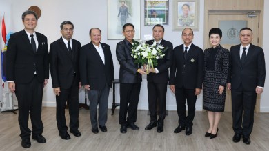 ผู้บริหารกรมสรรพสามิตร่วมแสดงความยินดีแก่ นายอัครุตม์ สนธยานนท์ เนื่องในโอกาสเข้ารับตำแหน่งอธิบดีกรมธนารักษ์