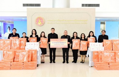 ธอส. มอบผ้าห่มให้ผู้อพยพในศูนย์พักพิงจากสถานการณ์ชายแดนไทย-กัมพูชา