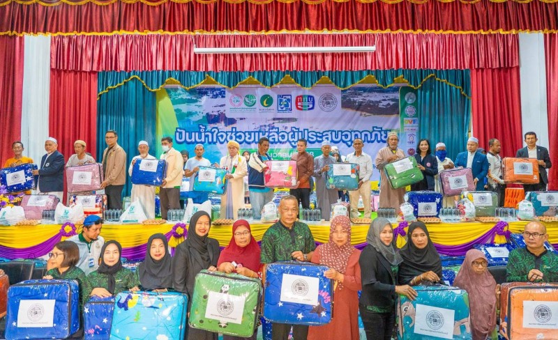 ไอแบงก์ จับมือสภาเครือข่ายฯ สำนักจุฬาราชมนตรี มูลนิธิคนช่วยคน ร่วมมอบถุงยังชีพฮาลาลผู้ประสบอุทกภัยสงขลา 495 ครัวเรือน หลังน้ำลด