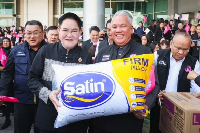 การเคหะแห่งชาติส่งมอบธารน้ำใจผ่านกระทรวง พม. ช่วยผู้ประสบอุทกภัยภาคใต้