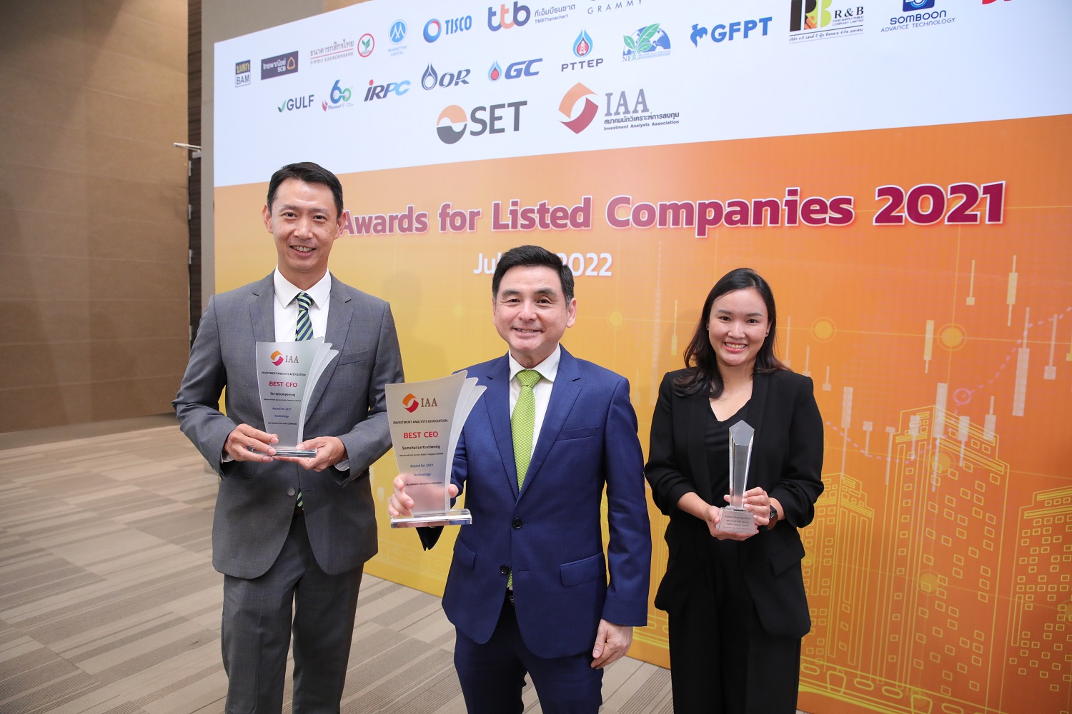 AIS กวาด 3 รางวัลใหญ่ รายแรกในตลาดหลักทรัพย์ ต่อเนื่อง 2 ปีซ้อน