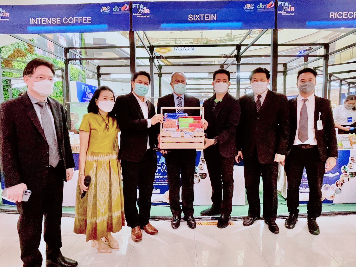 รัฐมนตรีช่วยว่าการกระทรวงพาณิชย์ ให้เกียรติชมบูธ Sixtein ในงาน FTA Fair