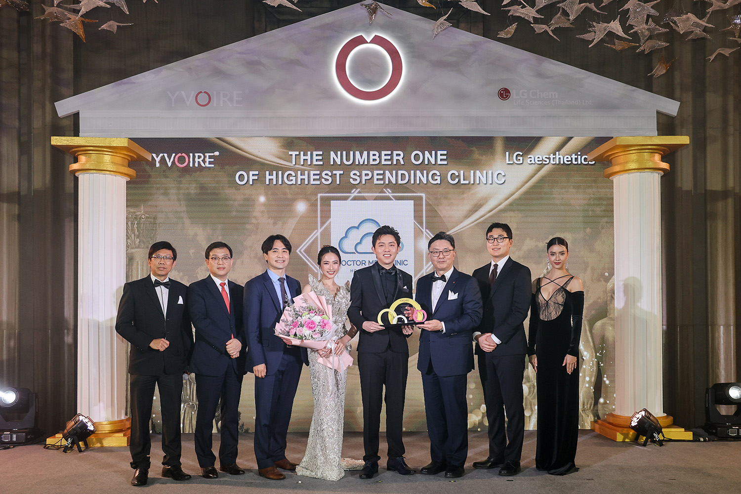 คุณหมอเมฆ Doctor Mek Clinic คว้ารางวัลอันดับ 1 ยอดใช้ฟิลเลอร์สูงที่สุดในประเทศไทย