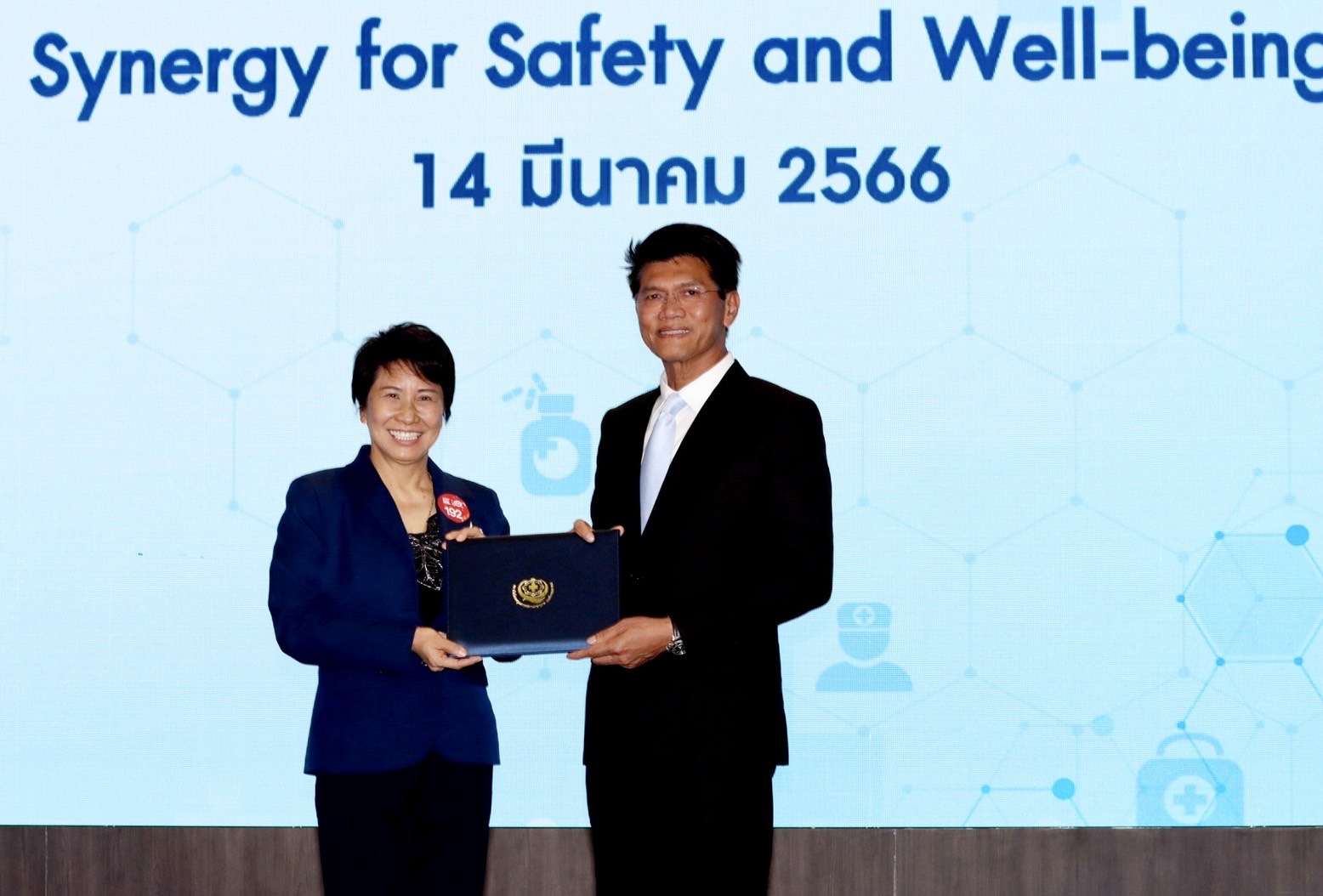 รพ.แพทย์รังสิต รับประกาศนียบัตรเป็นสถานพยาบาลผ่านการต่ออายุการรับรองกระบวนการคุณภาพ ครั้งที่ 2