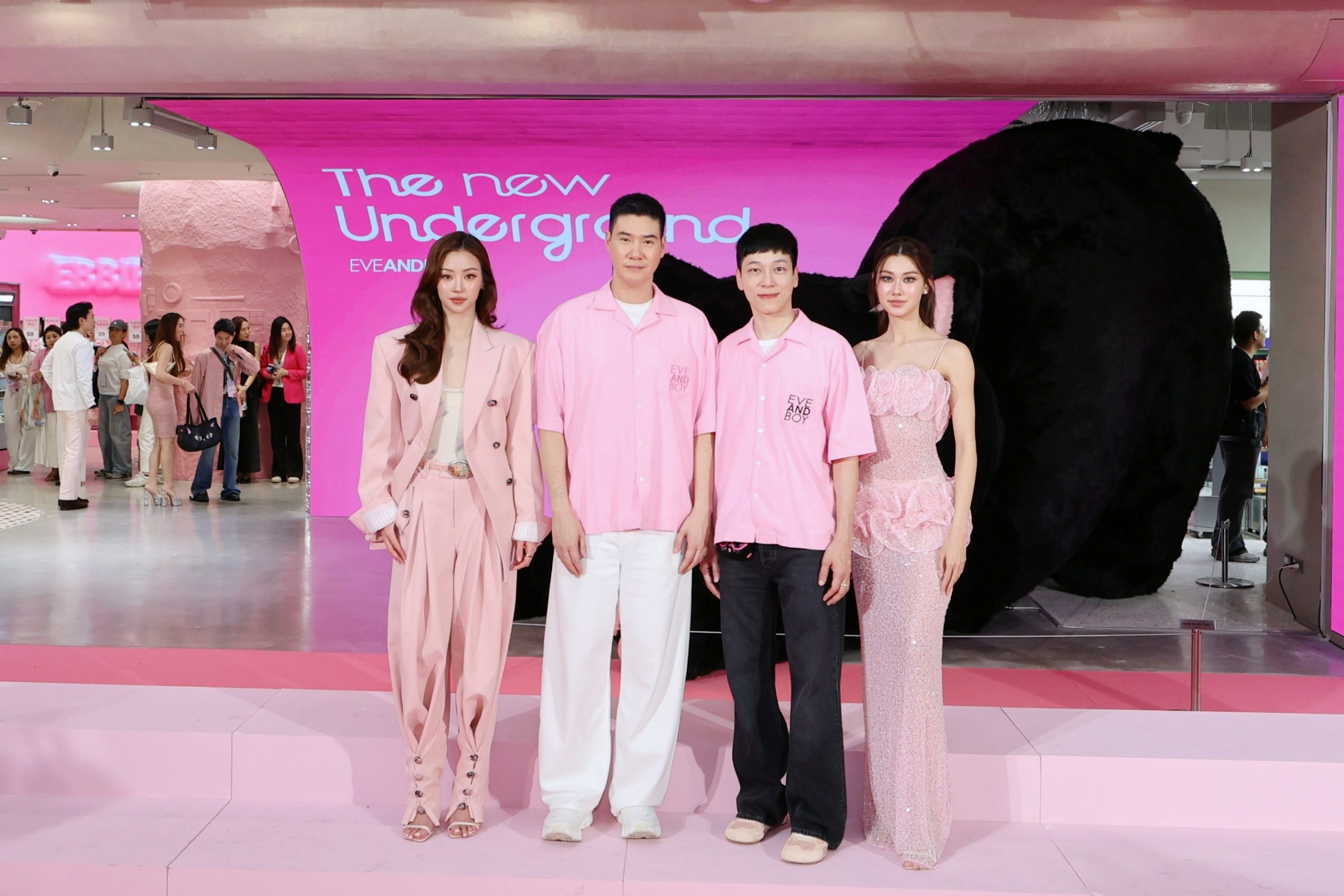 รวมตัวคนดังบุกสยาม! “เบลล่า-ลีน่า-หมิว-ดิว อริสรา-เจมส์ จิรายุ” ร่วมเปิดฉากแฟล็กชิฟสโตร์สุดอลังการ! “EVEANDBOY THE NEW UNDERGROUND”